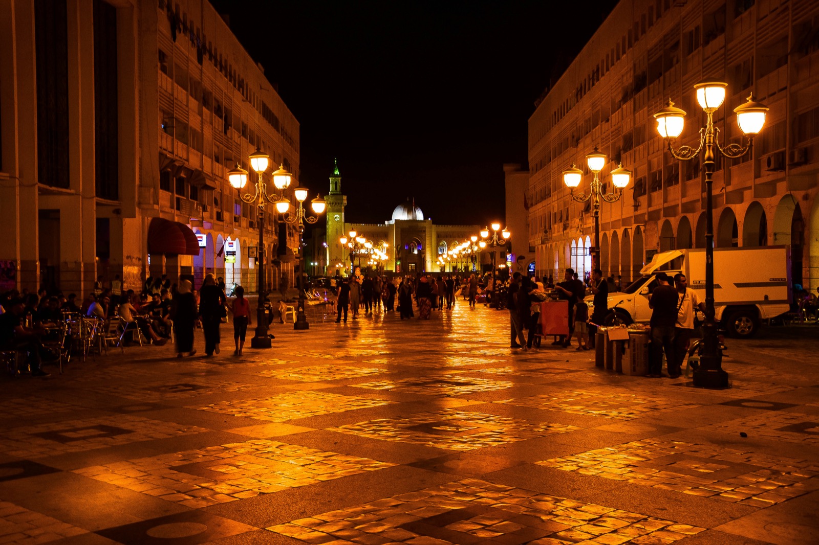 Le centre-ville de Sfax la nuit, Tunisie